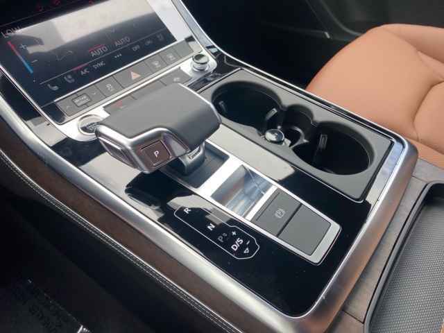 new 2025 Audi Q7 car, priced at $76,560