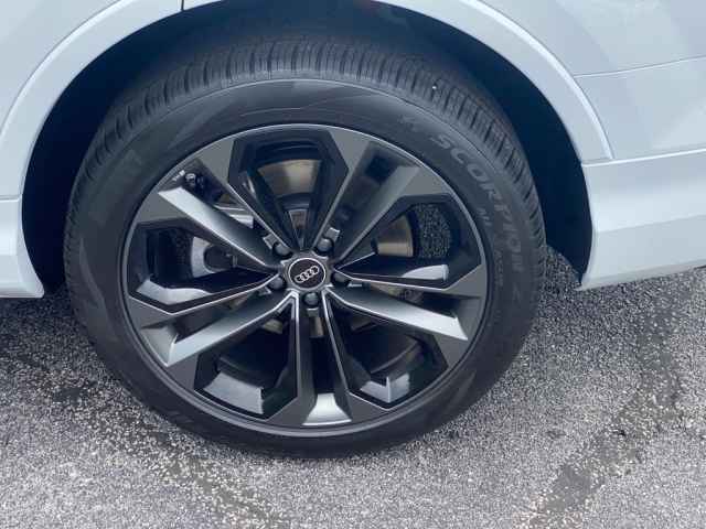 new 2025 Audi Q7 car, priced at $76,560