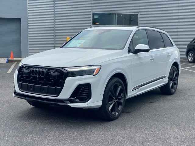 new 2025 Audi Q7 car, priced at $76,560