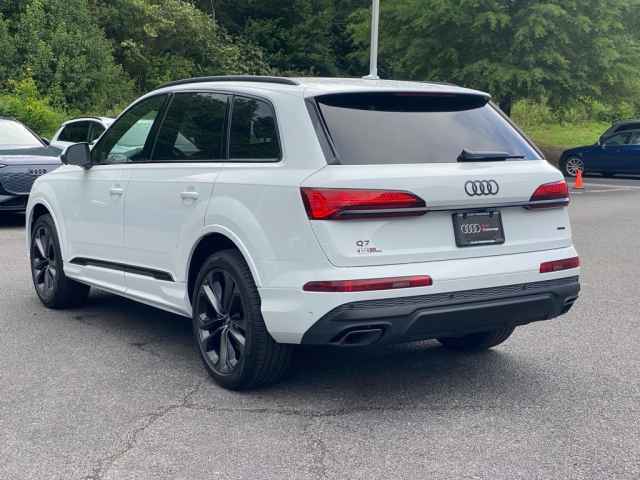 new 2025 Audi Q7 car, priced at $76,560