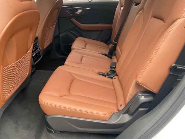 new 2025 Audi Q7 car, priced at $76,560