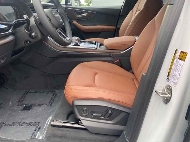 new 2025 Audi Q7 car, priced at $76,560
