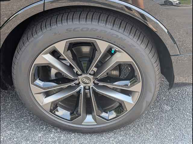 new 2025 Audi Q7 car, priced at $77,450
