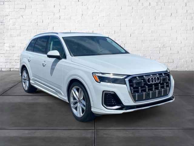 new 2025 Audi Q7 car, priced at $77,080