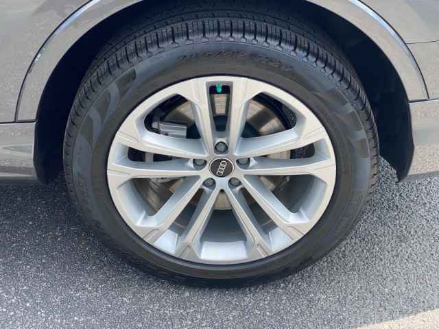 new 2025 Audi Q7 car, priced at $65,970