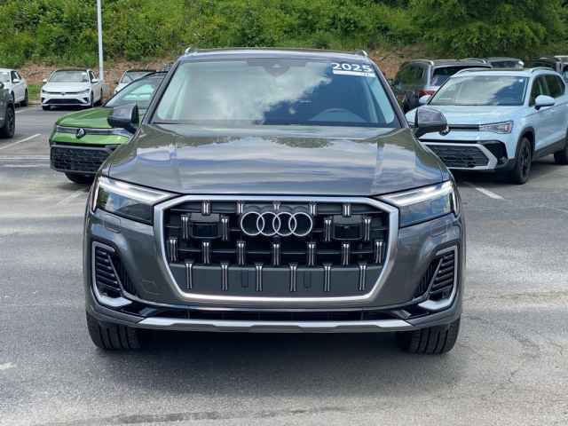 new 2025 Audi Q7 car, priced at $65,970