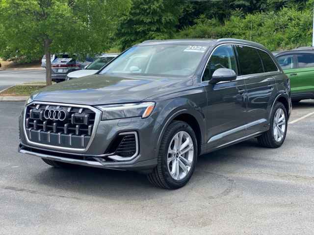 new 2025 Audi Q7 car, priced at $65,970