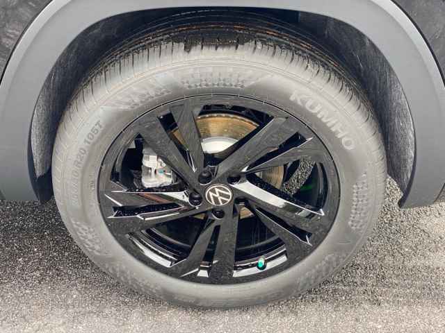 new 2025 Volkswagen Atlas Cross Sport car