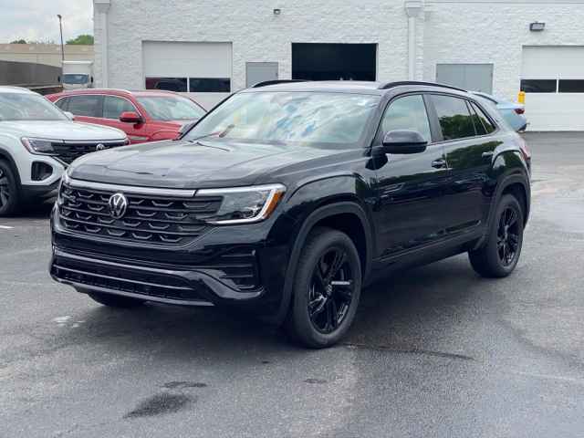 new 2025 Volkswagen Atlas Cross Sport car