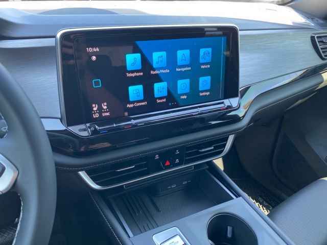 new 2025 Volkswagen Atlas Cross Sport car