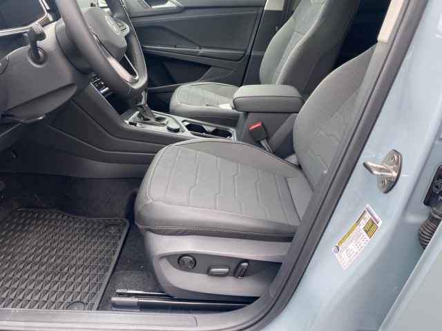 new 2025 Volkswagen Taos car