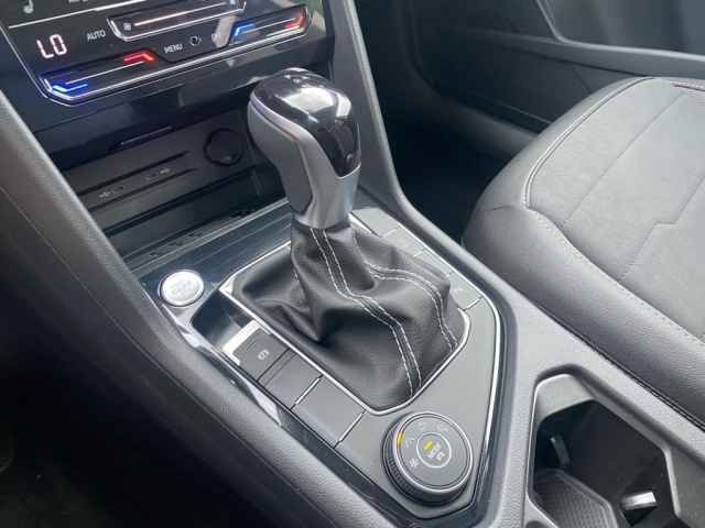 new 2025 Volkswagen Taos car