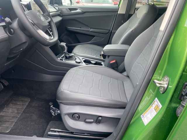 new 2025 Volkswagen Taos car