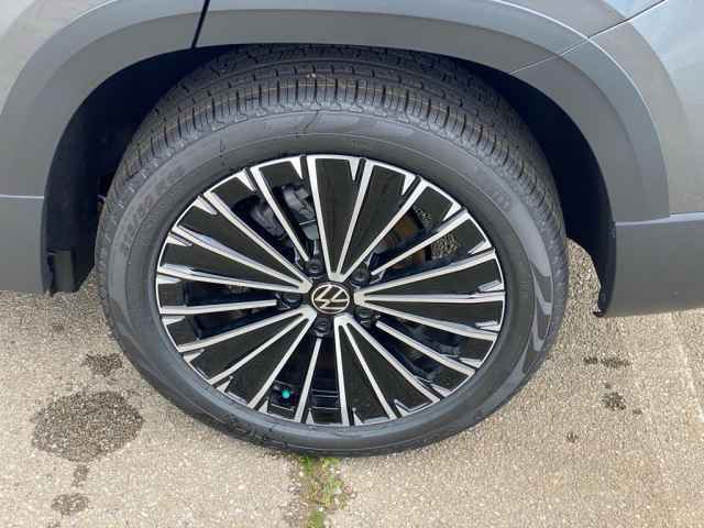 new 2025 Volkswagen Taos car