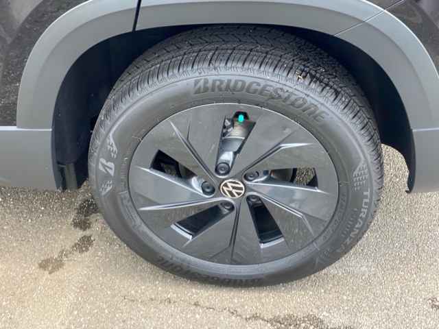 new 2025 Volkswagen Taos car