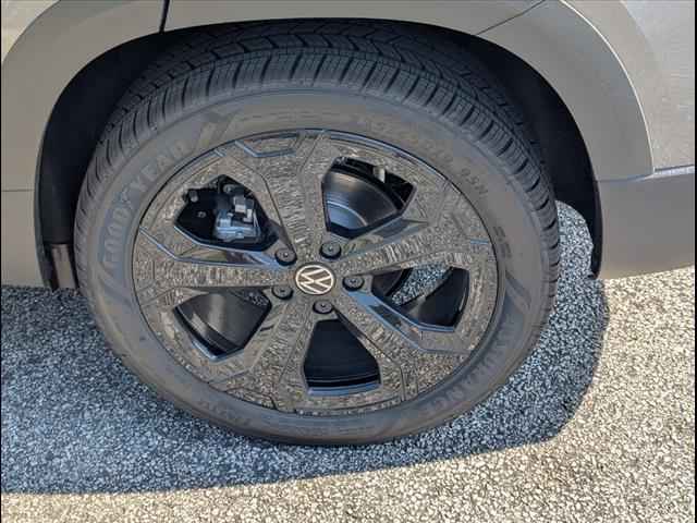 new 2025 Volkswagen Taos car