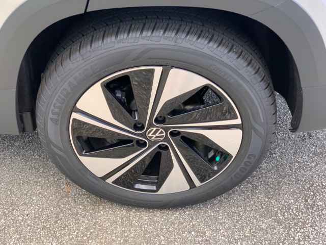 new 2025 Volkswagen Taos car