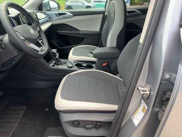 new 2025 Volkswagen Taos car