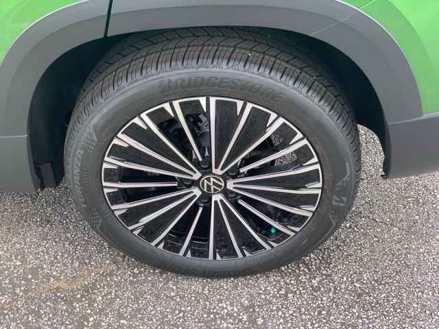 new 2025 Volkswagen Taos car