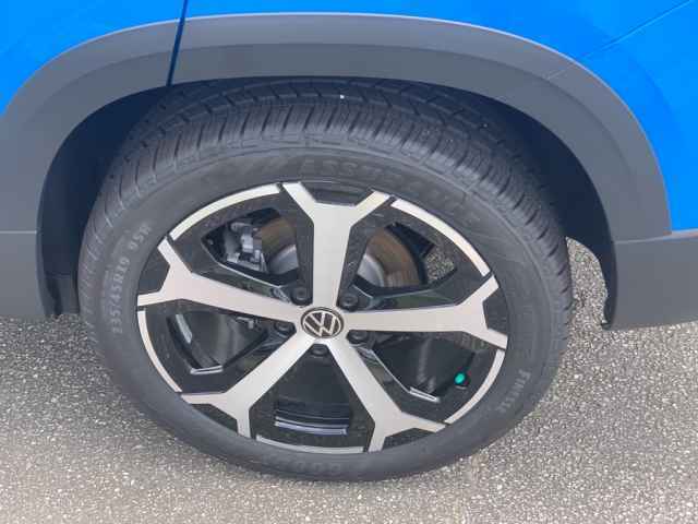 new 2025 Volkswagen Taos car