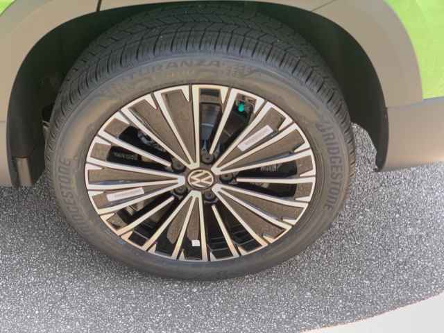 new 2025 Volkswagen Taos car